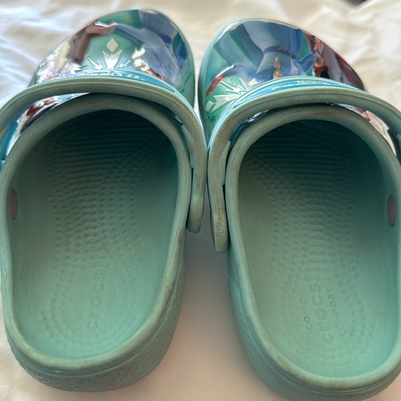 Crocs. Disney Frozen II size 9. Nice shape. Elsa & Anna on front. - Picture 7 of 8